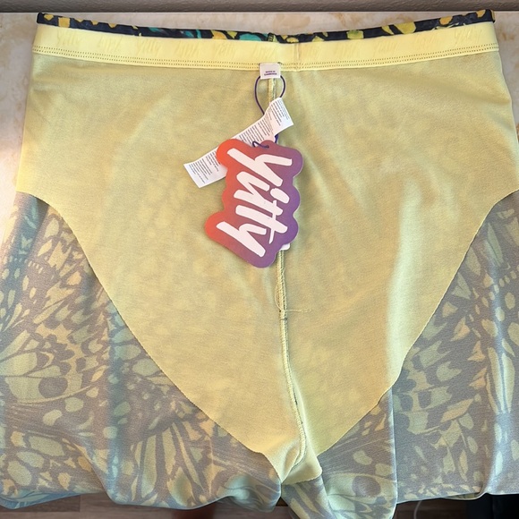 Fabletics Mesh Me Smoothing High Waist Legging - Picture 5 of 6